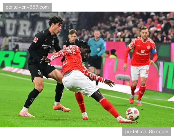 专栏：VAR介入更频繁，是否导致了德甲球队更倾向于禁区内囤积防守？