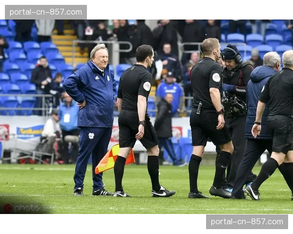 实时：布莱顿球员因抗议判罚过激，两分钟内连吃两张黄牌被罚下