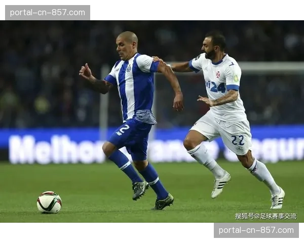 萨勒尼塔纳对阵热那亚，主队前锋在前30分钟即遭对手6次战术犯规拦截