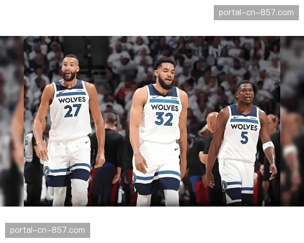 特写:爱德华兹在第四回合的顽强反击,扭转了几乎失控的卫冕战 特写:爱德华兹在第四回合的顽强反击,扭转了几乎失控的卫冕战