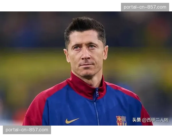 巴萨训练课重点演练高位压迫，弗里克强调跑动协同性